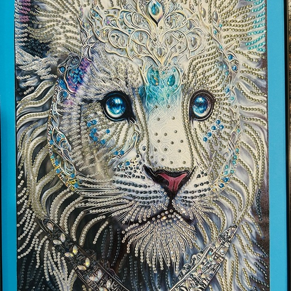 Finished Crystal Rhinestone White Lion Diamond Painting - Picture 3 of 3
